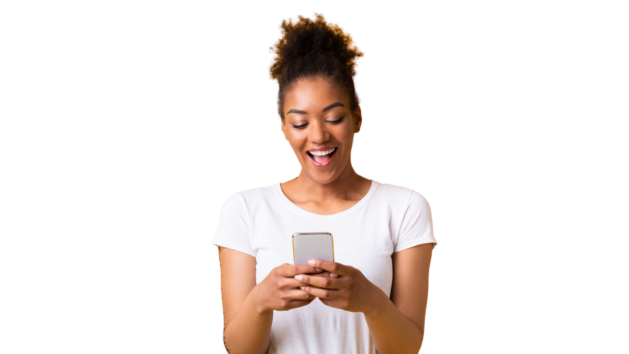 Mujer usando su teléfono móvil